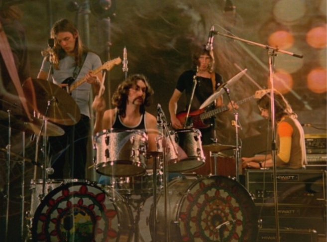 Image of Pink Floyd playing 'live.'